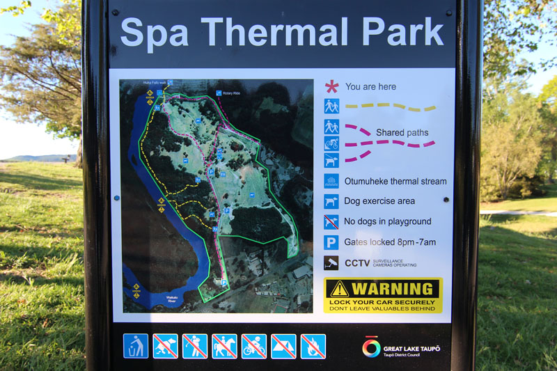 Gratis-Thermalbad im Park von Taupo! Sehr zu empfehlen!